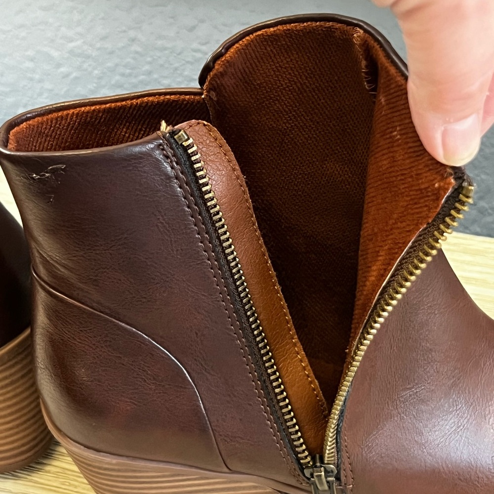 NWOT!!!! Korks Dark Brown Ankle Boots - Picture 8 of 10